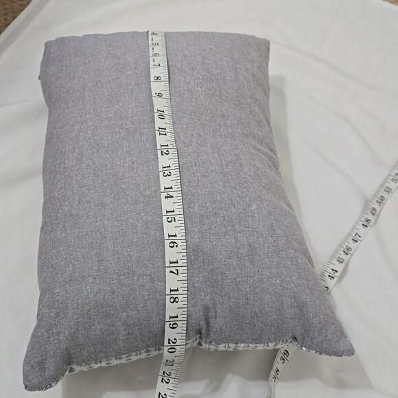 FRYE Decorative Embroidery Pillow Quilt Set gray & white - Picture 5 of 7